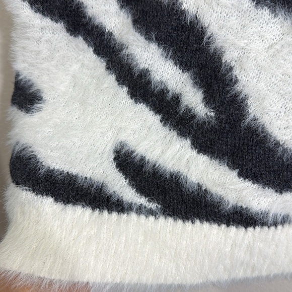 (N4) Express Zebra Sweater Soft and comfortable oversay size S - Picture 8 of 12